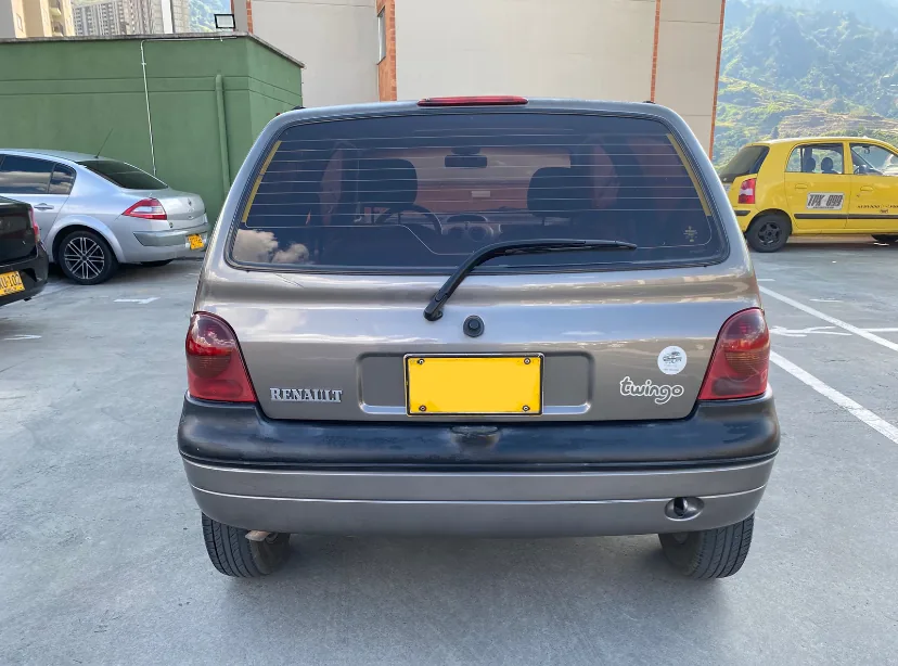 Hatchback Renault Twingo 2003 en Bello — foto 3