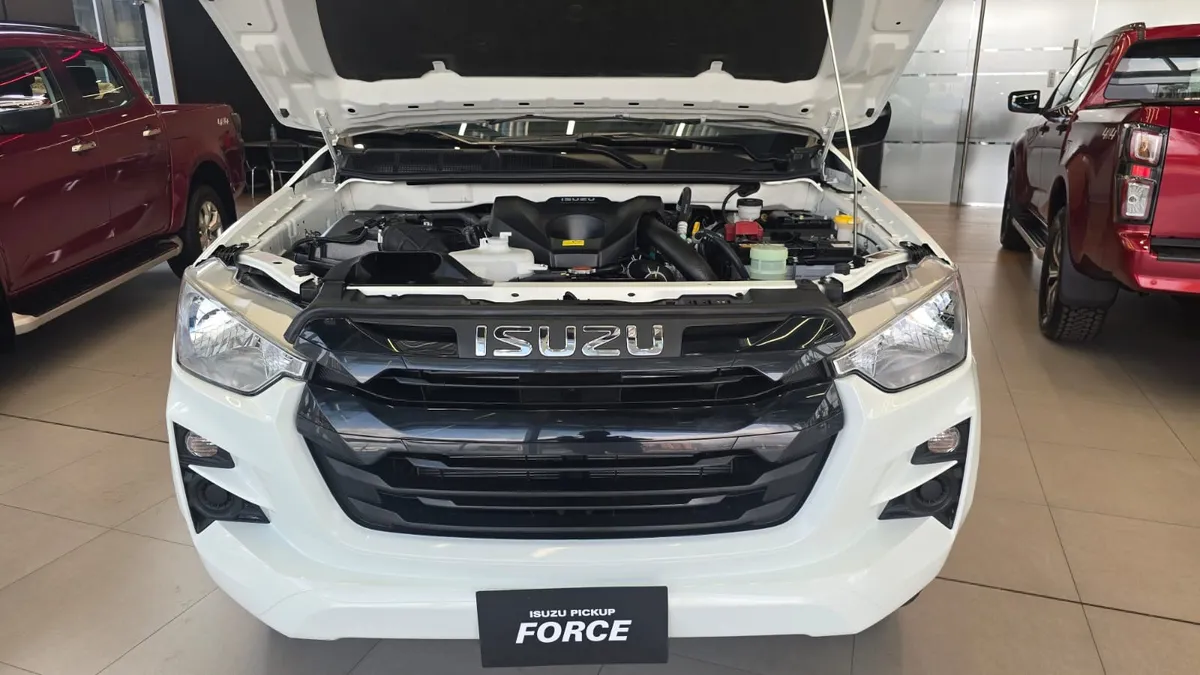 Picape Isuzu Pickup Force 2025 en Bogotá — foto 9