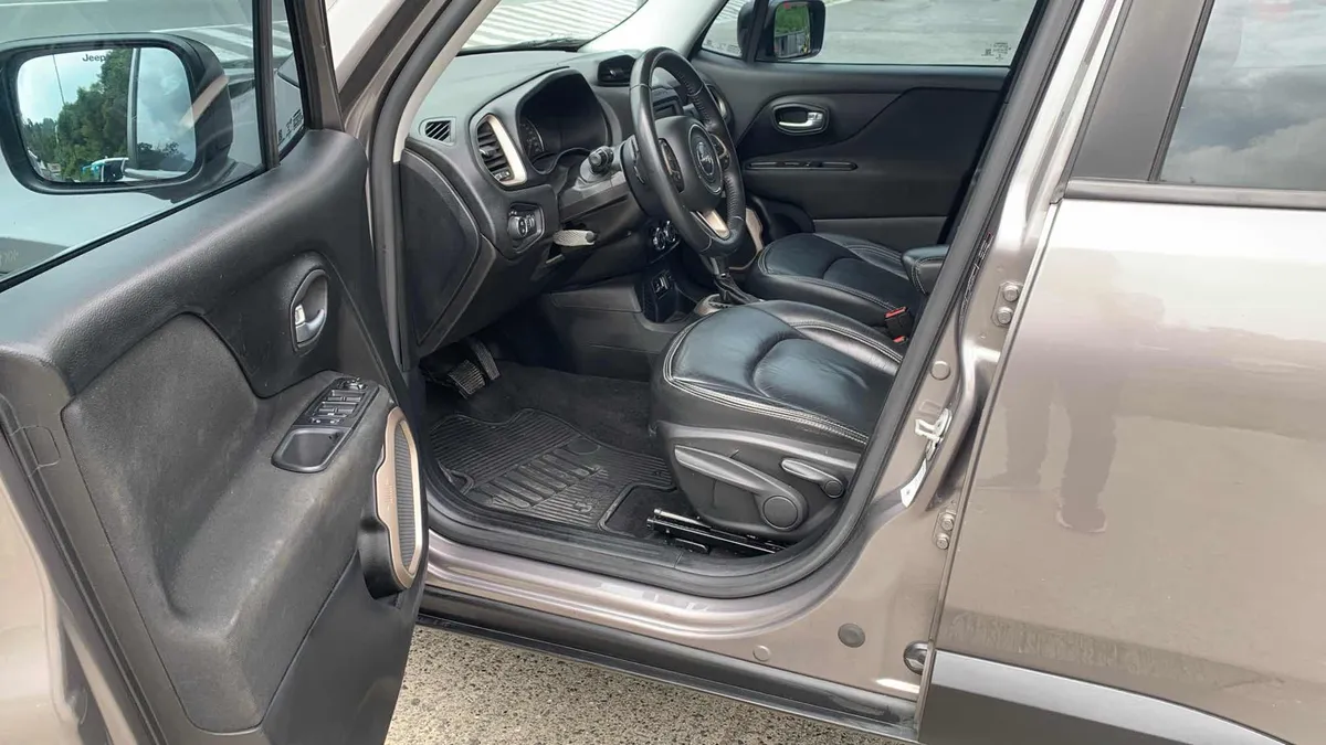 SUV Jeep Renegade 2019 en Manizales — foto 8