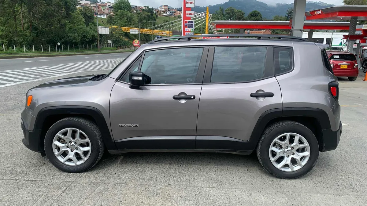 SUV Jeep Renegade 2019 en Manizales — foto 4