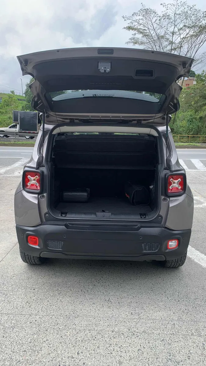 SUV Jeep Renegade 2019 en Manizales — foto 7