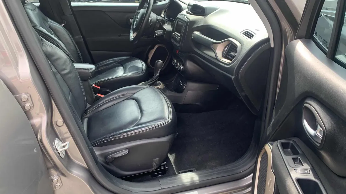 SUV Jeep Renegade 2019 en Manizales — foto 9