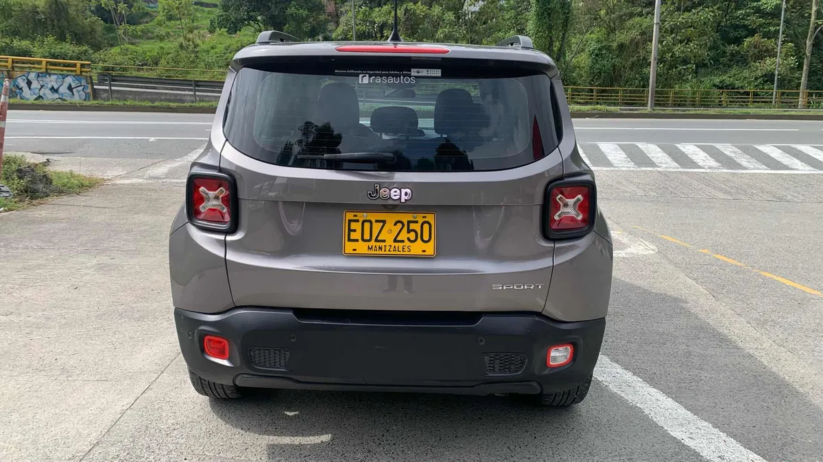 SUV Jeep Renegade 2019 en Manizales — foto 6
