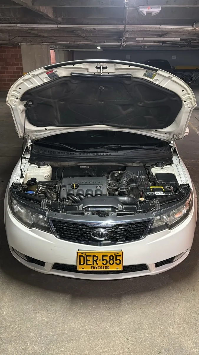 Sedã Kia Cerato Forte 2012 en Sabaneta — foto 12