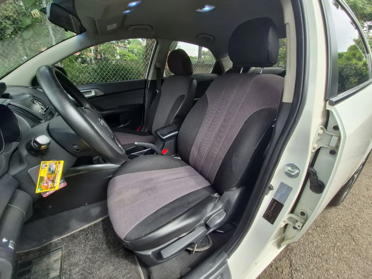 Sedã Kia Cerato Forte 2012 en Sabaneta — foto 10