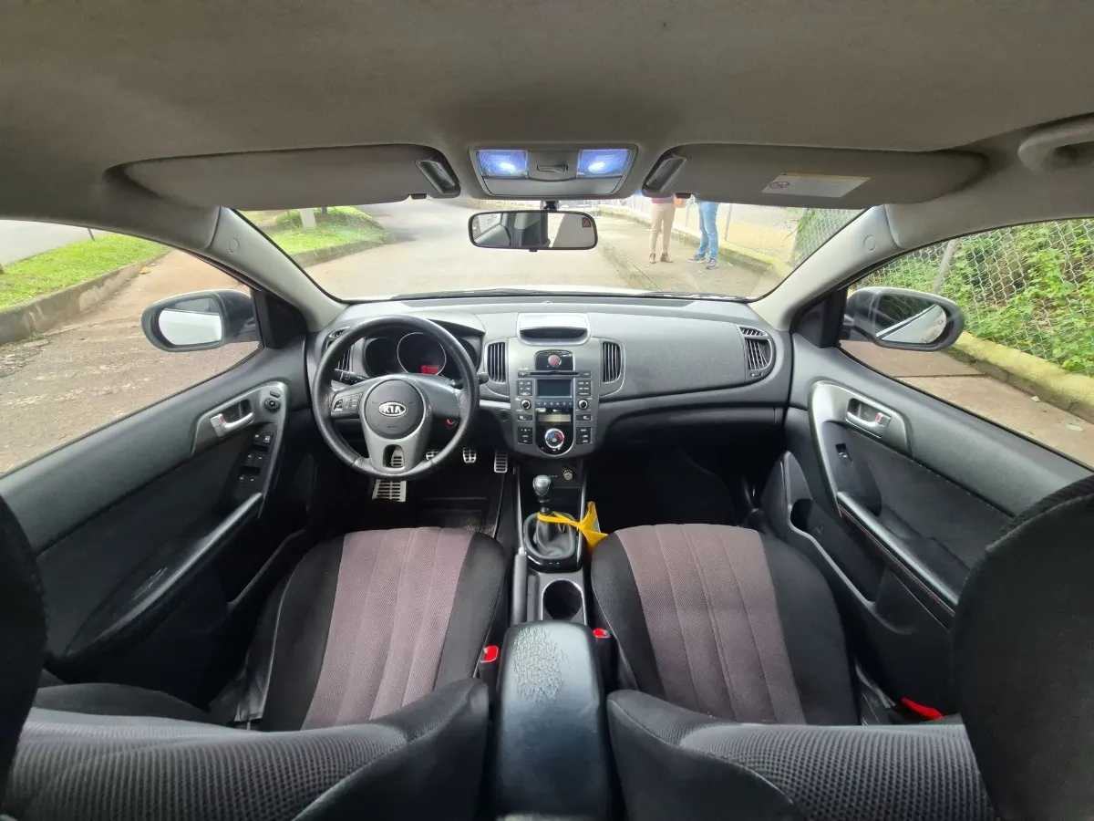 Sedã Kia Cerato Forte 2012 en Sabaneta — foto 9