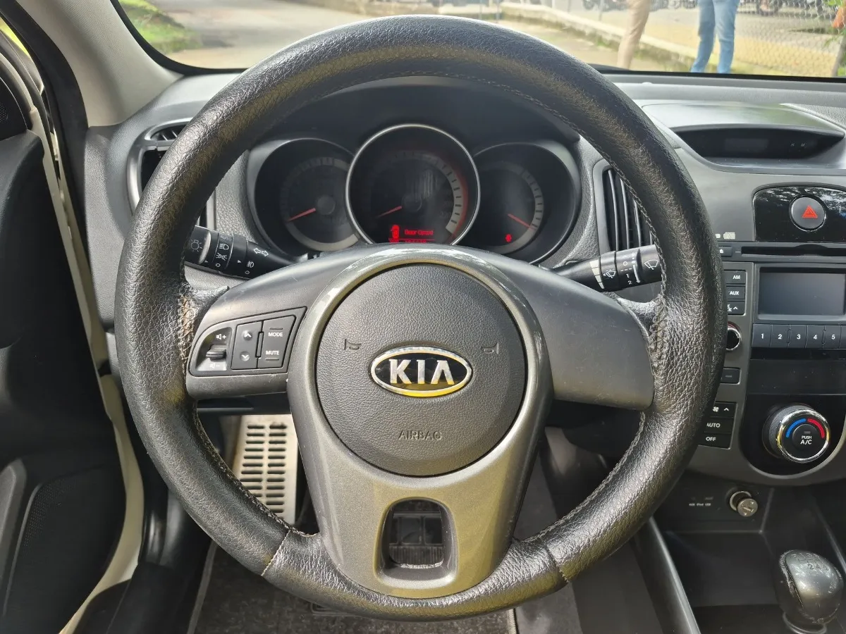 Sedã Kia Cerato Forte 2012 en Sabaneta — foto 8
