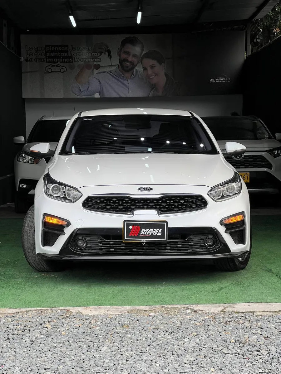 Sedã Kia Cerato Vivro 2019 1.6 Vivro Vibrant Aut en Dosquebradas — foto 2