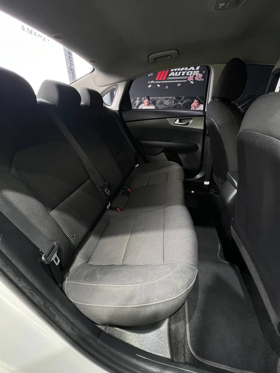 Sedã Kia Cerato Vivro 2019 1.6 Vivro Vibrant Aut en Dosquebradas — foto 13
