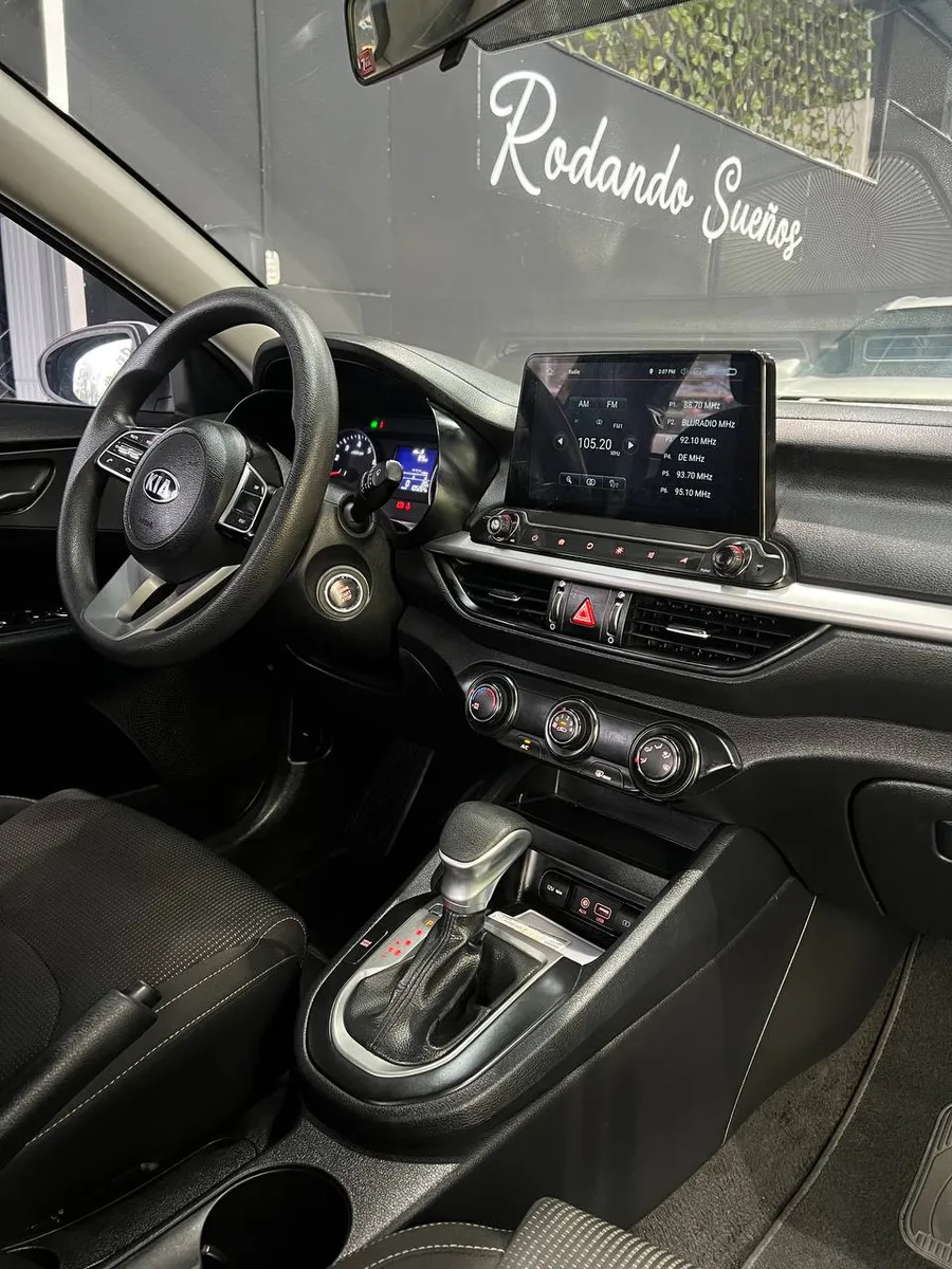 Sedã Kia Cerato Vivro 2019 1.6 Vivro Vibrant Aut en Dosquebradas — foto 10