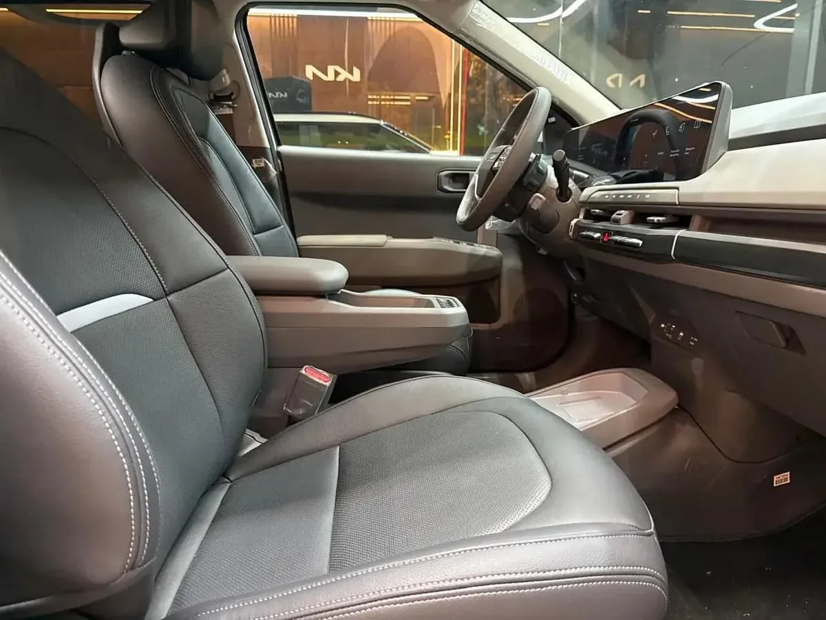 SUV Kia EV3 2025 Light en Medellín — foto 5