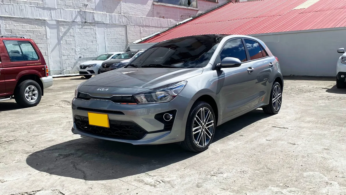 Hatchback Kia Rio Vibrant 2023 en Pasto — foto 7