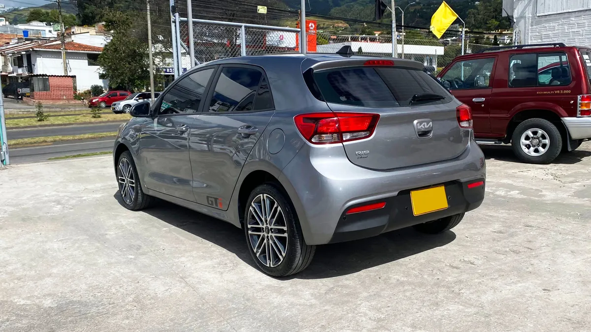 Hatchback Kia Rio Vibrant 2023 en Pasto — foto 4