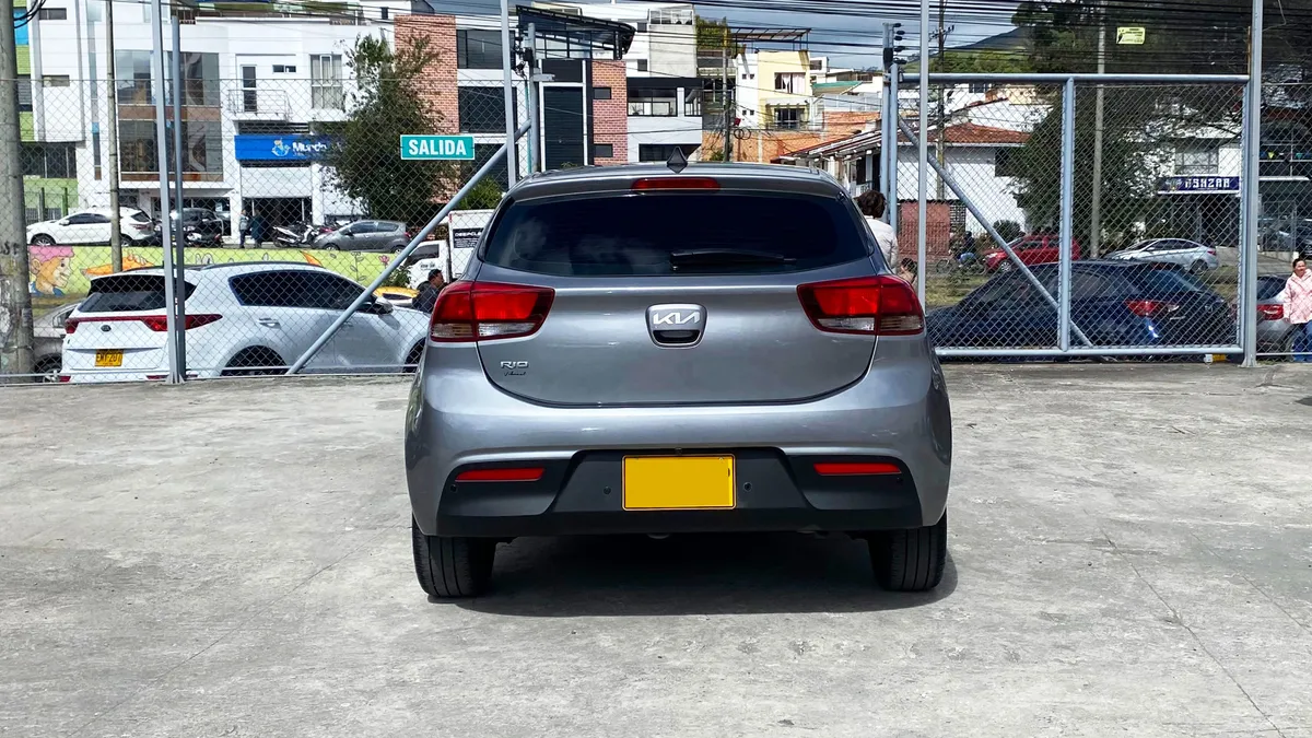 Hatchback Kia Rio Vibrant 2023 en Pasto — foto 3