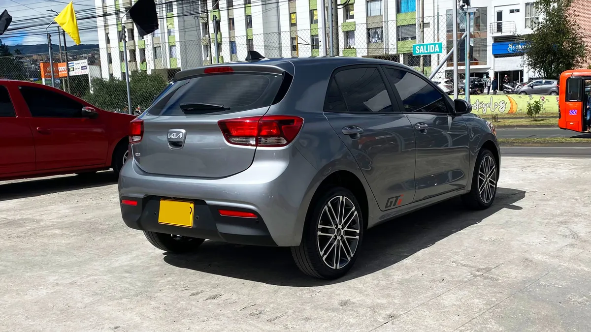 Hatchback Kia Rio Vibrant 2023 en Pasto — foto 2
