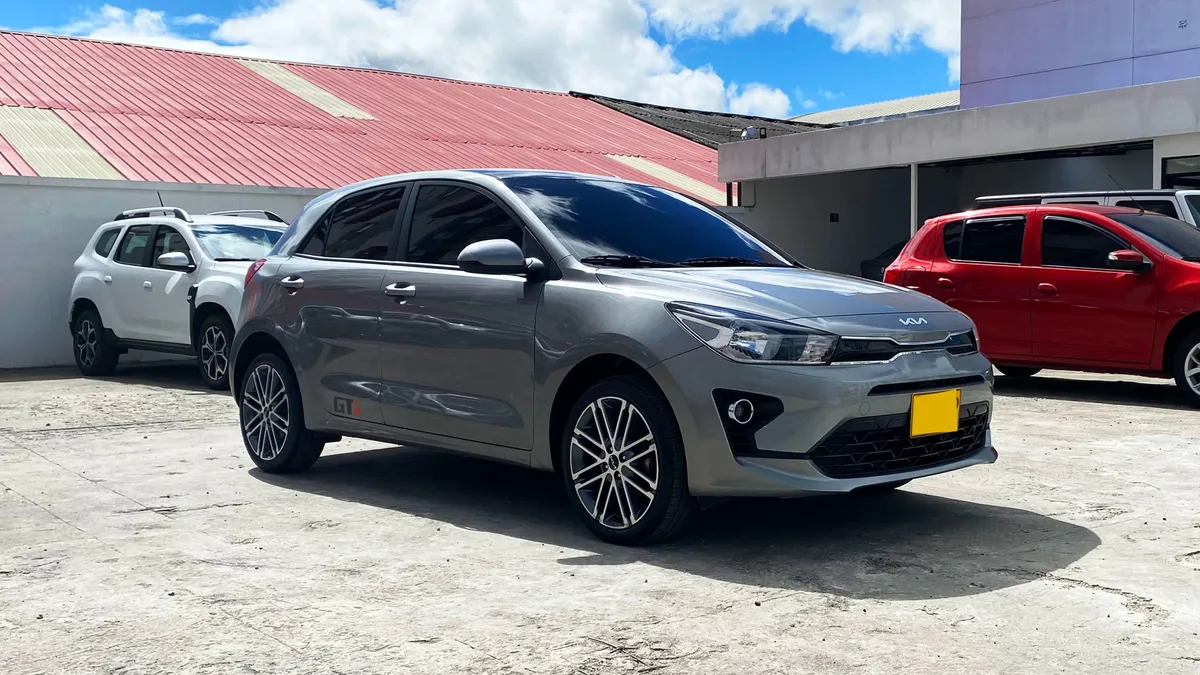 Hatchback Kia Rio Vibrant 2023 en Pasto