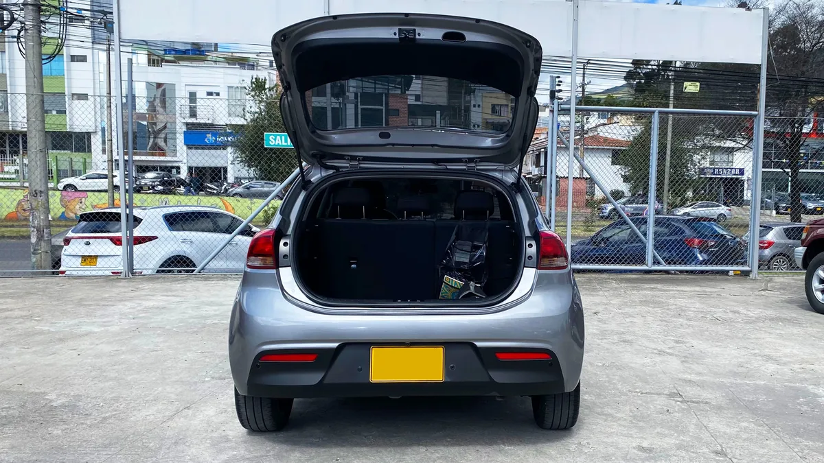 Hatchback Kia Rio Vibrant 2023 en Pasto — foto 8