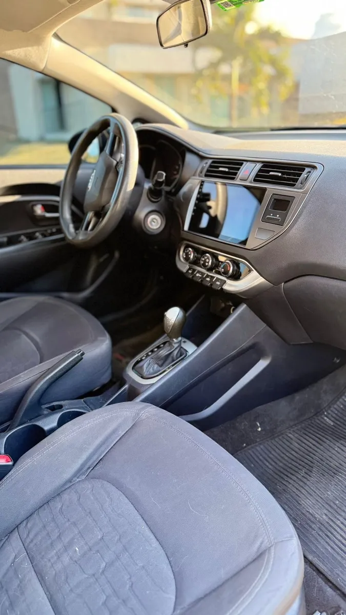 Sedã Kia Rio Spice 2015 en Ibagué — foto 8