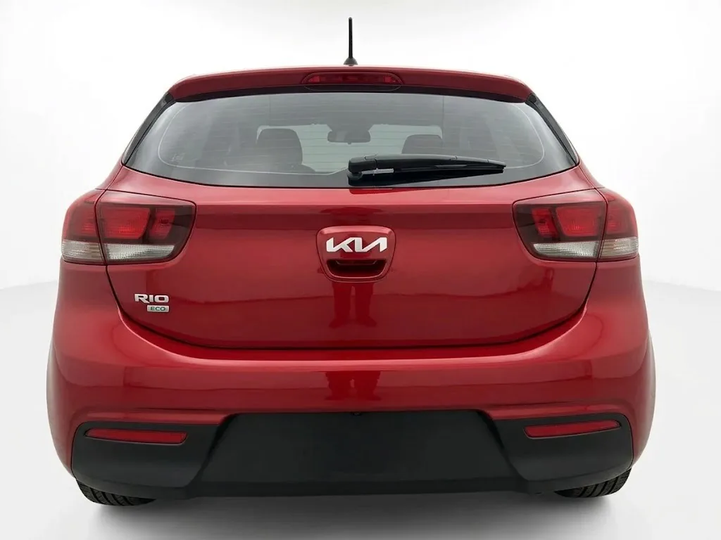 Hatchback Kia Rio Vibrant 2024 en Medellín — foto 4