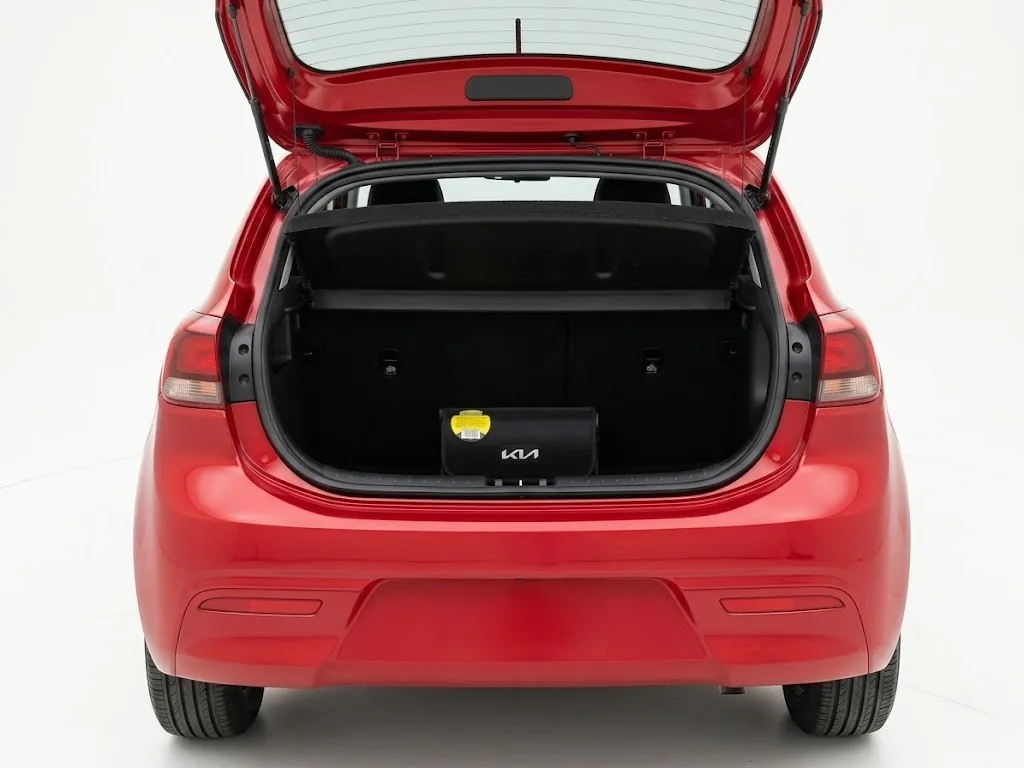 Hatchback Kia Rio Vibrant 2024 en Medellín — foto 9