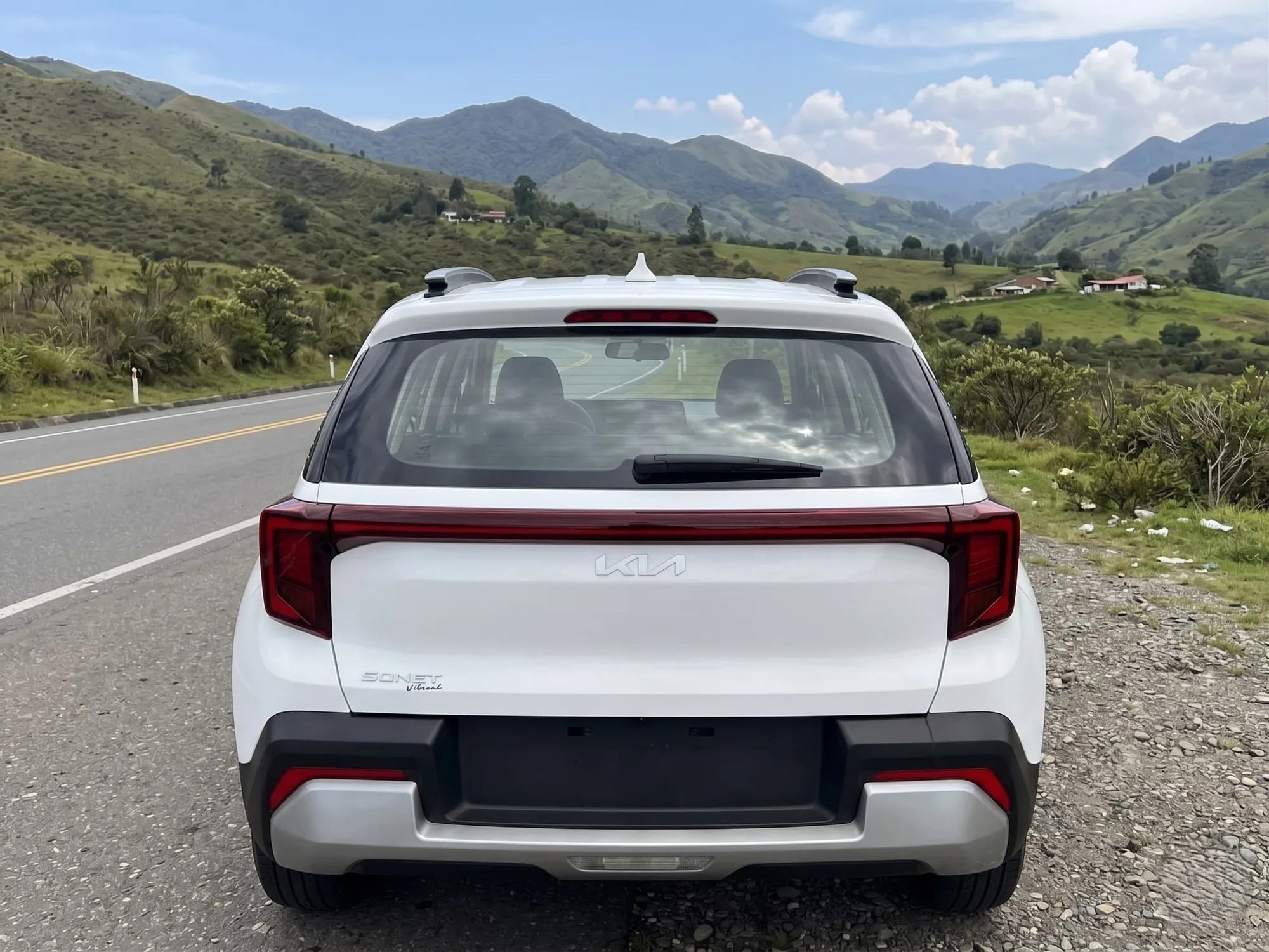 SUV Kia Sonet Vibrant 2026 en Cali — foto 2