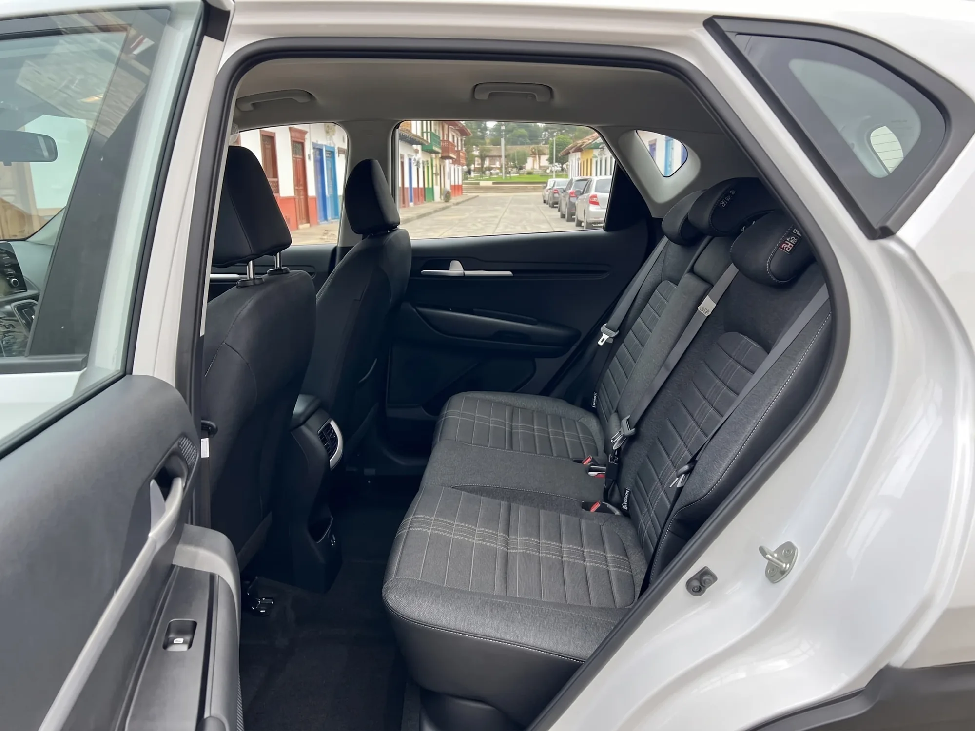 SUV Kia Sonet Vibrant 2026 en Cali — foto 5