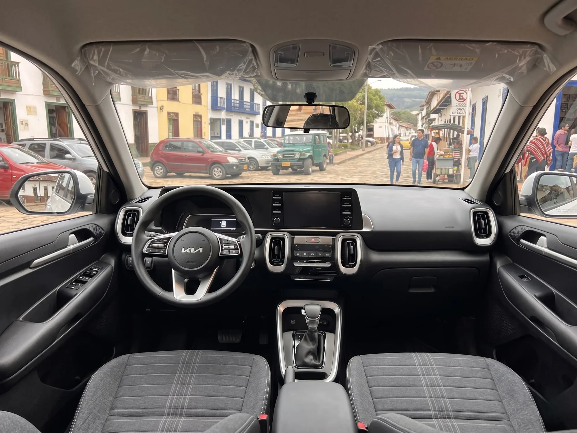 SUV Kia Sonet Vibrant 2026 en Cali — foto 3