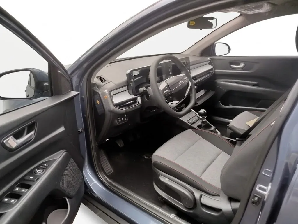 SUV Kia Stonic Desire 2027 en Bogotá — foto 4