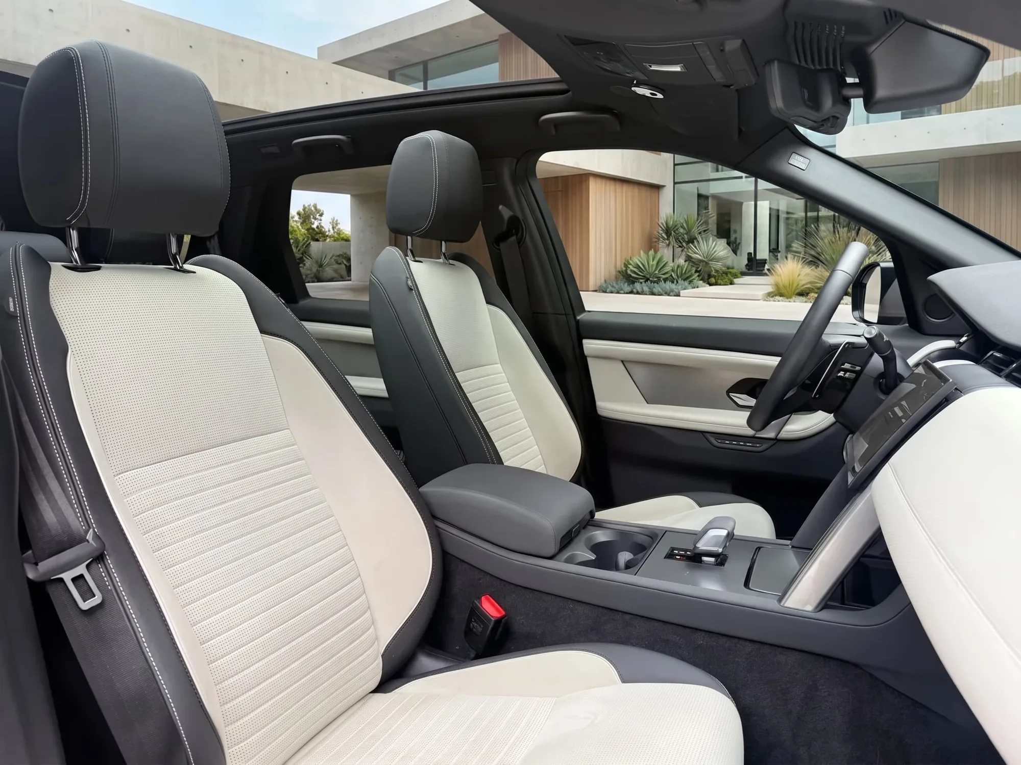 SUV Land Rover Discovery Sport 2024 en Bogotá — foto 4