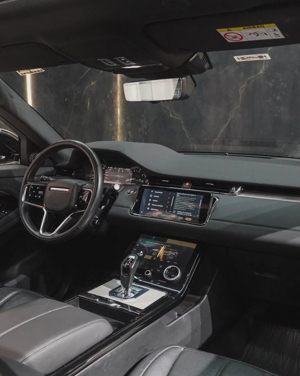 SUV Land Rover Range Rover 2023 en Medellín — foto 8