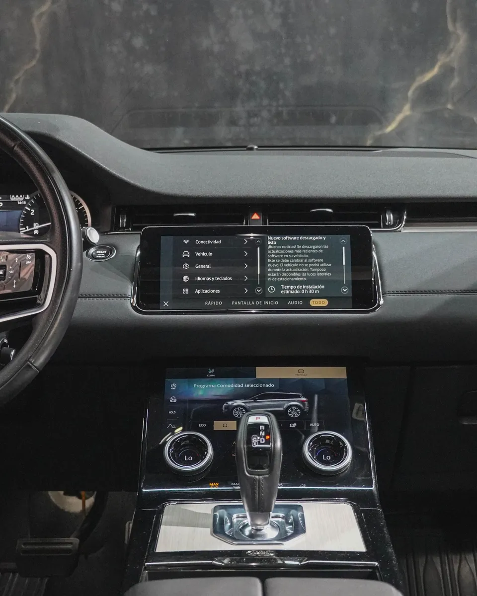 SUV Land Rover Range Rover 2023 en Medellín — foto 7