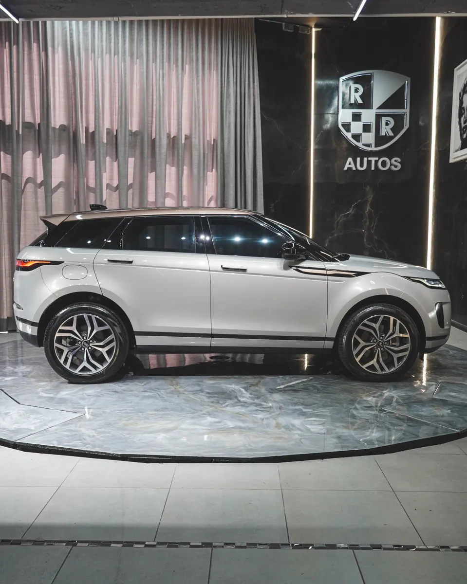 SUV Land Rover Range Rover 2023 en Medellín — foto 2
