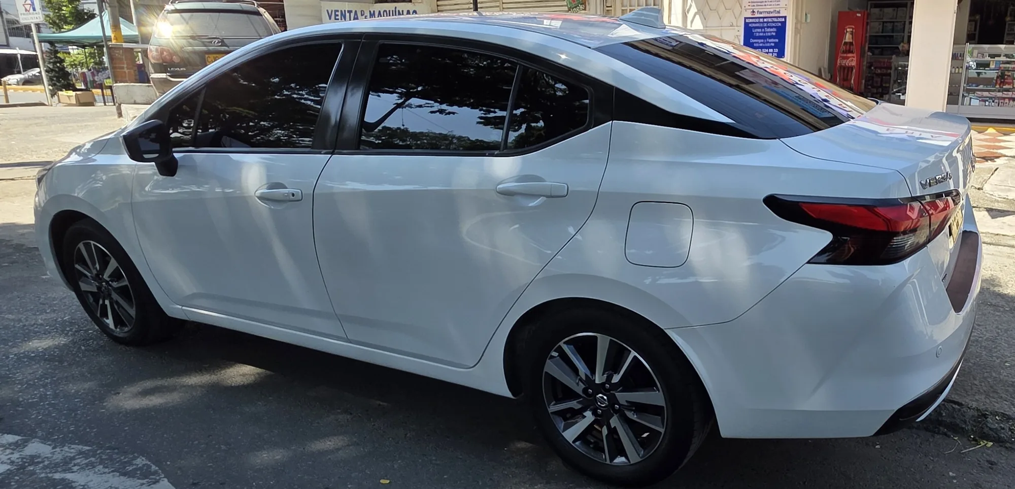 Sedán Nissan Versa 2023 Advance en Cali — foto 5