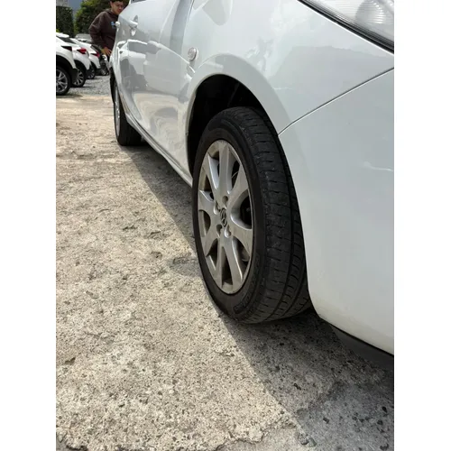 Hatchback Mazda 2 2014 1.5 15ha1c en Envigado — foto 4