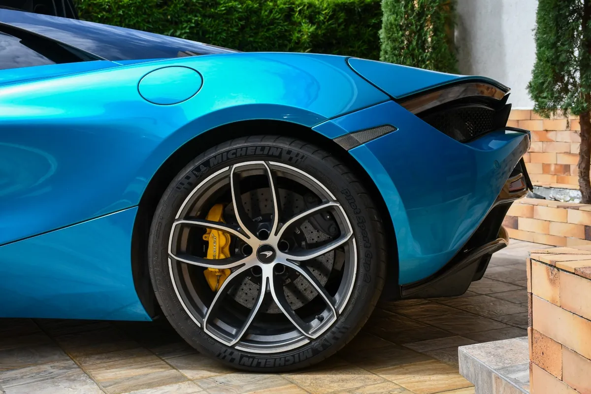 Conversível McLaren 720S 2019 en Ibagué — foto 7