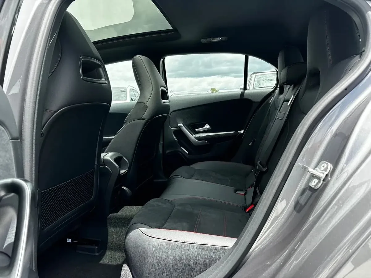 Sedán Mercedes-Benz A 250 2027 en Barranquilla — foto 8