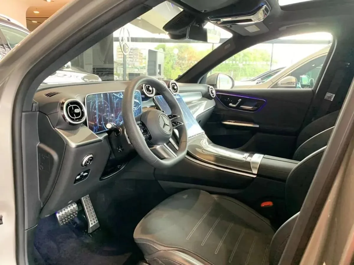 SUV Mercedes-Benz GLC 300 2027 en Bello — foto 7