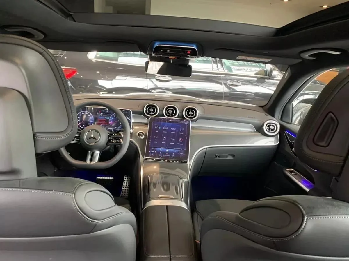 SUV Mercedes-Benz GLC 300 2027 en Bello — foto 6