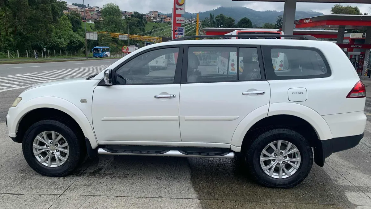 SUV Mitsubishi Nativa 2016 en Manizales — foto 4