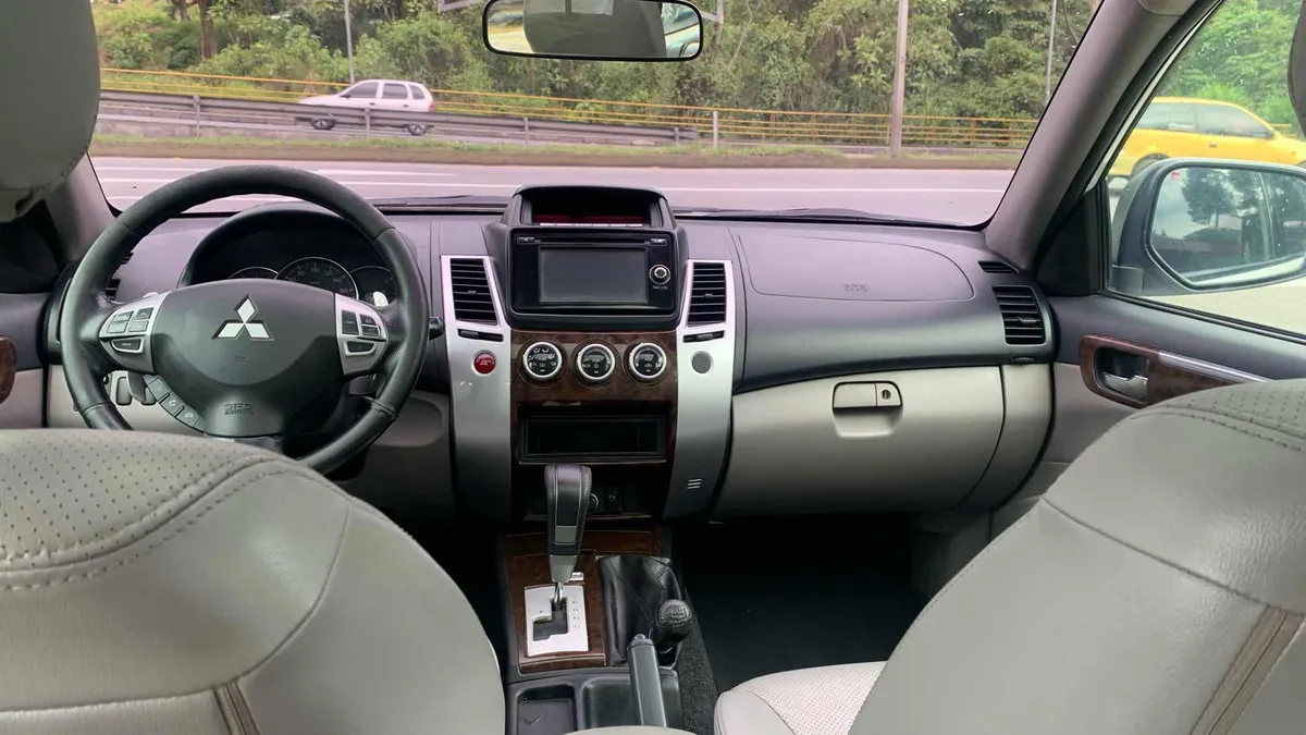 SUV Mitsubishi Nativa 2016 en Manizales — foto 12