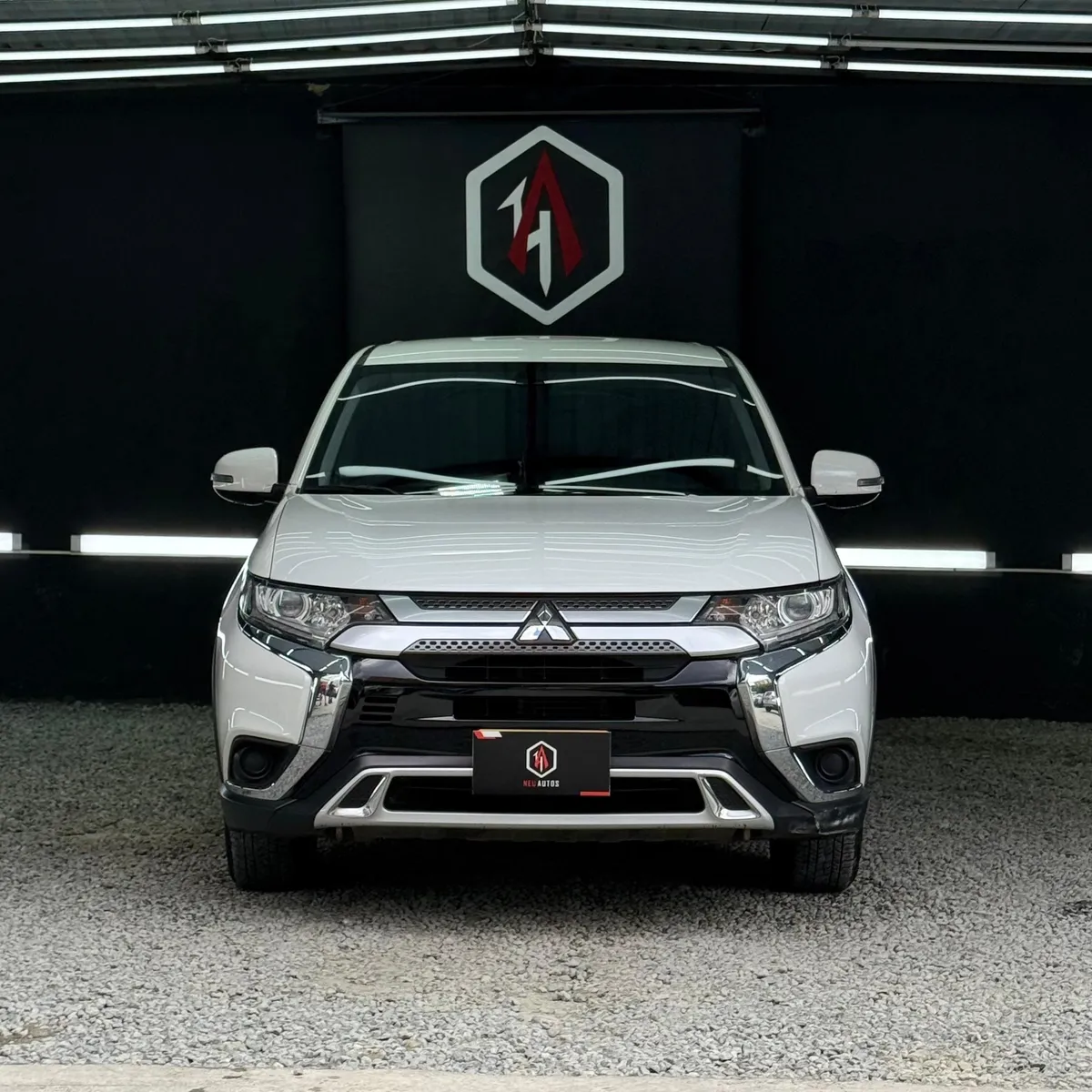SUV Mitsubishi Outlander 2022 en Medellín — foto 2