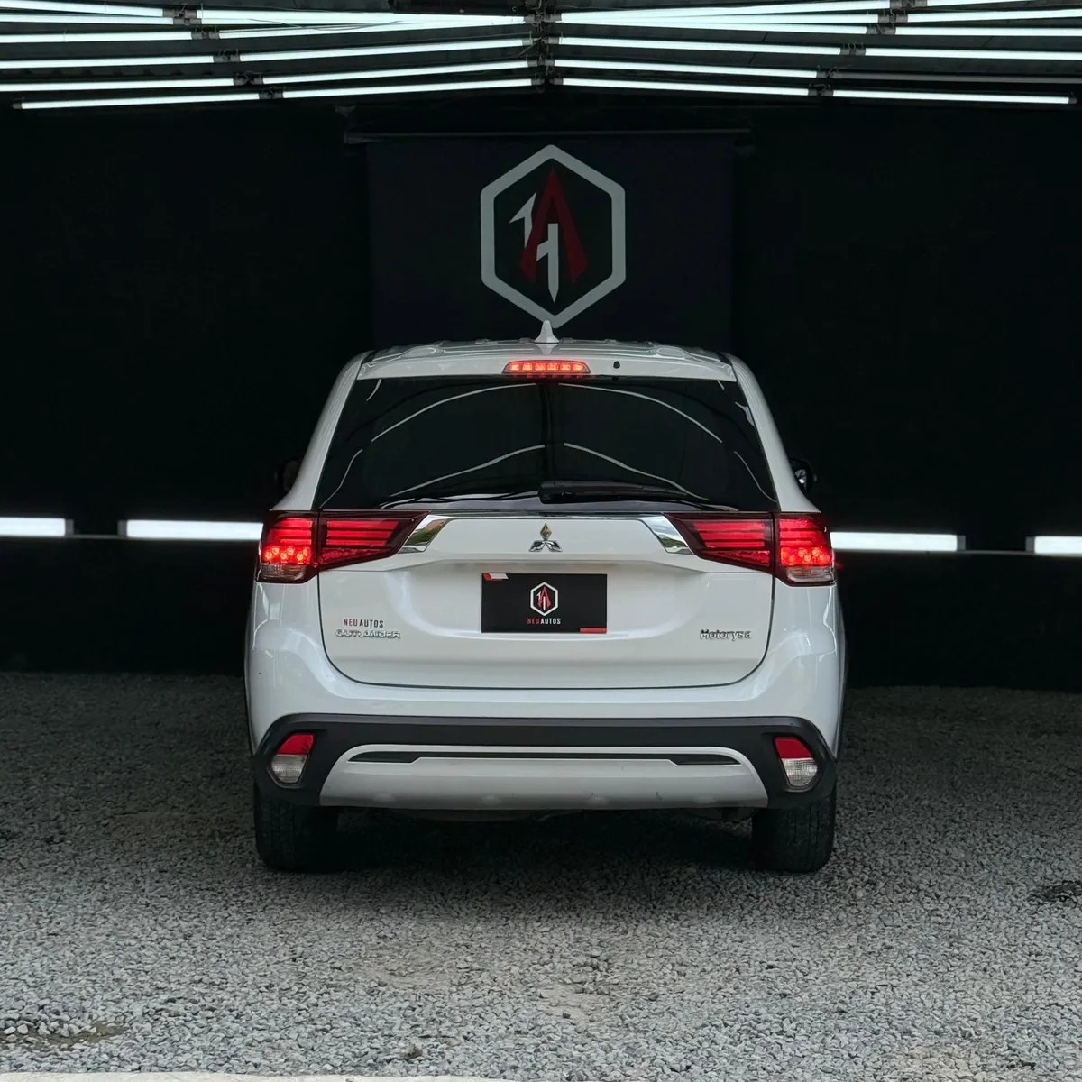 SUV Mitsubishi Outlander 2022 en Medellín — foto 4
