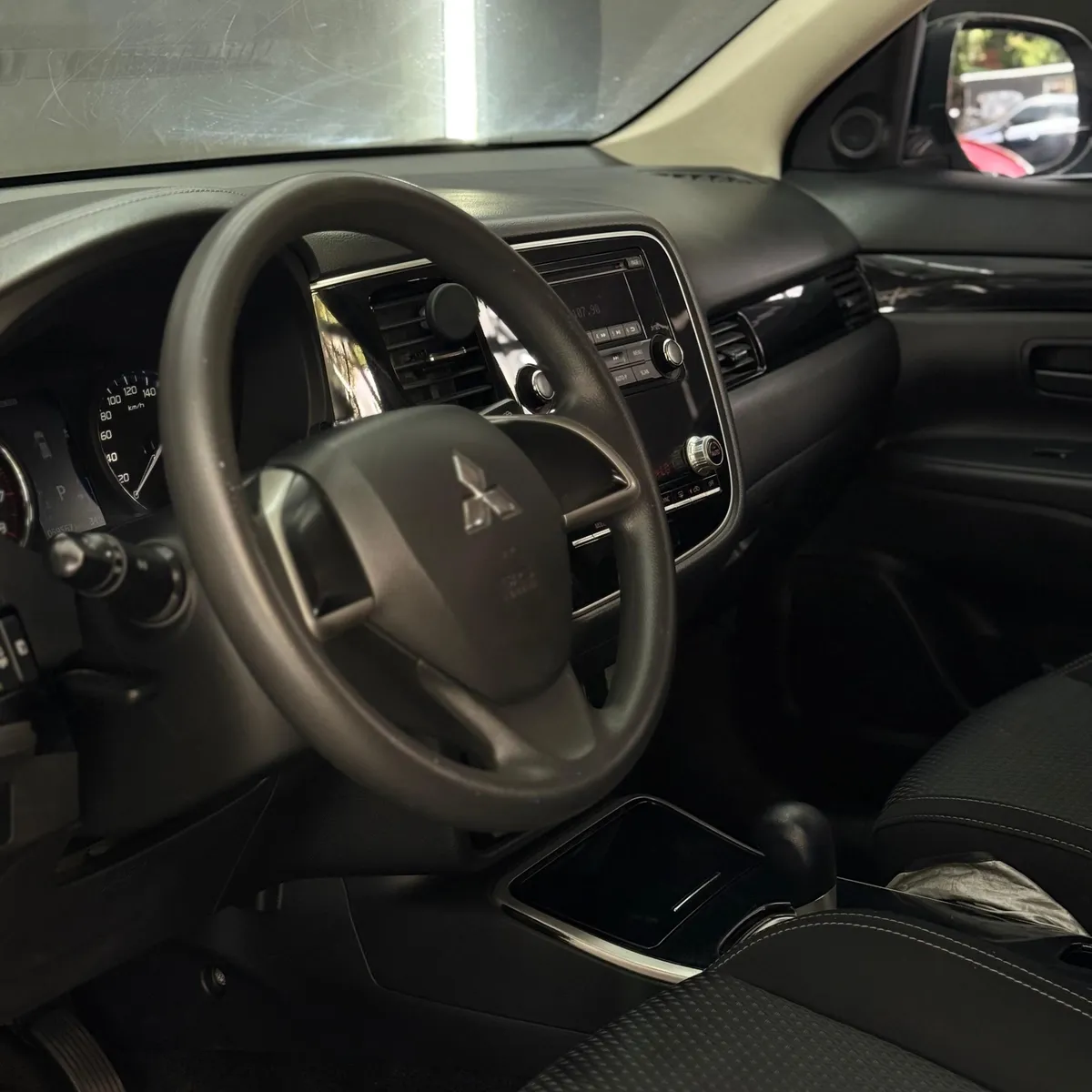 SUV Mitsubishi Outlander 2022 en Medellín — foto 8