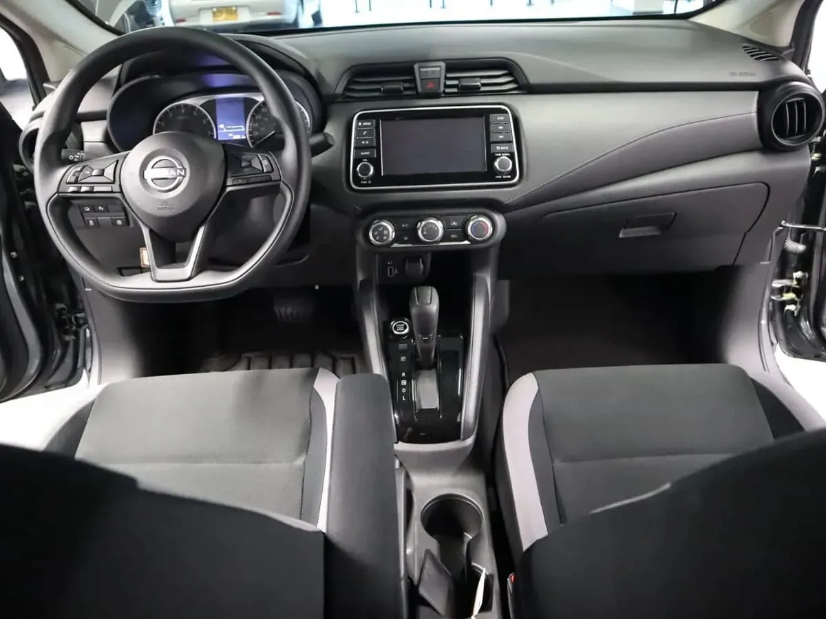 Sedã Nissan Versa Advance 2026 en Cali — foto 4