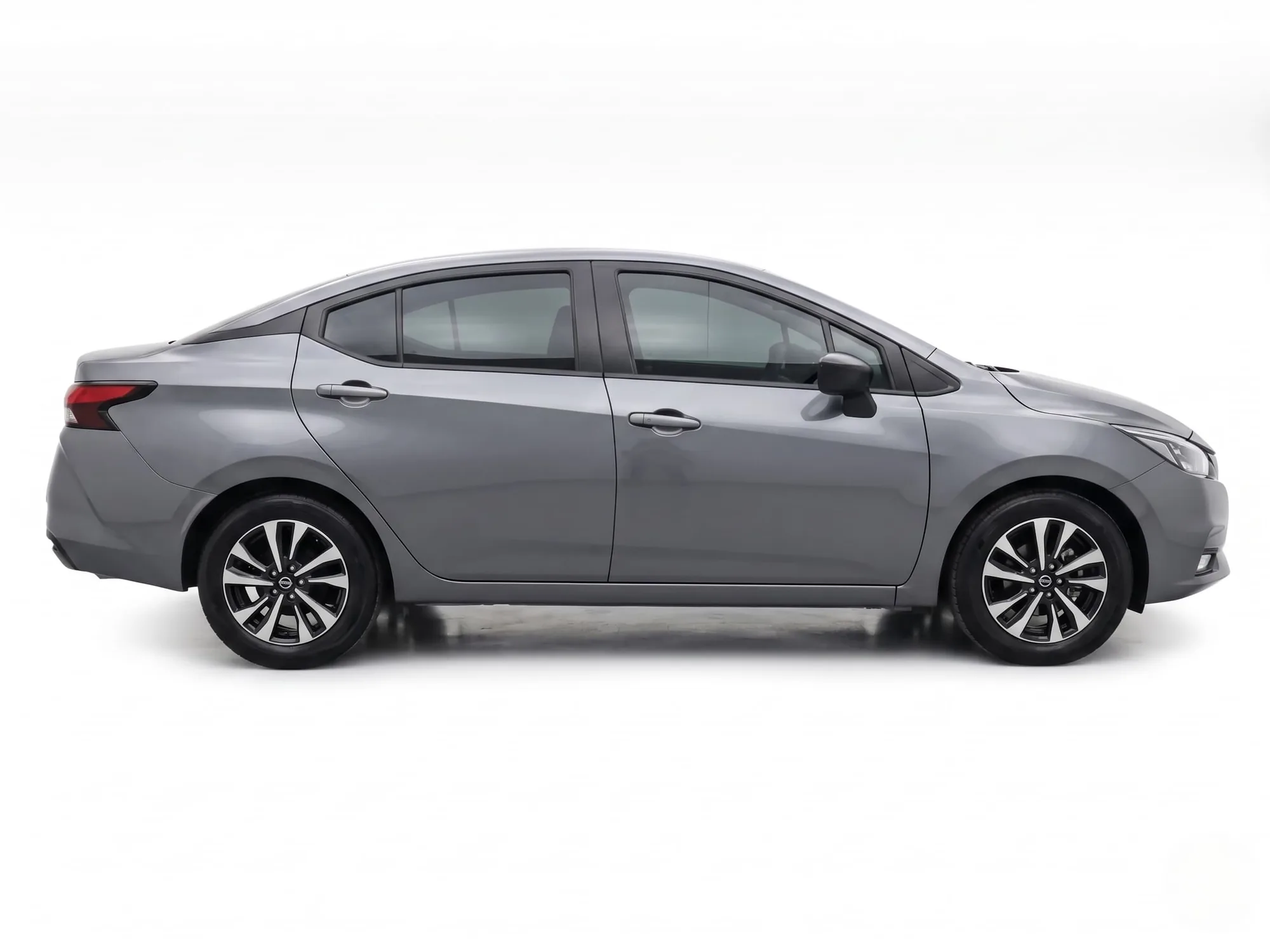 Sedã Nissan Versa Advance 2026 en Cali — foto 2