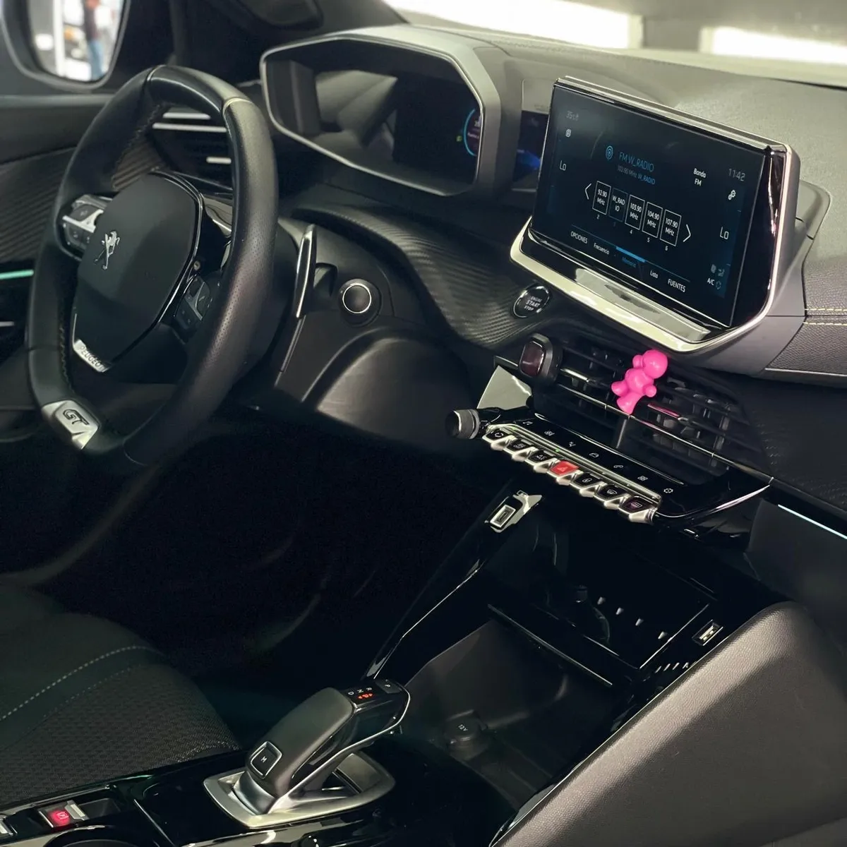 SUV Peugeot 2008 2022 en Medellín — foto 9