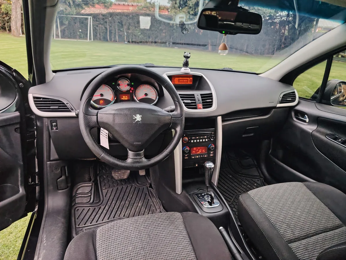 Sedã Peugeot 207 2010 en Cota — foto 10