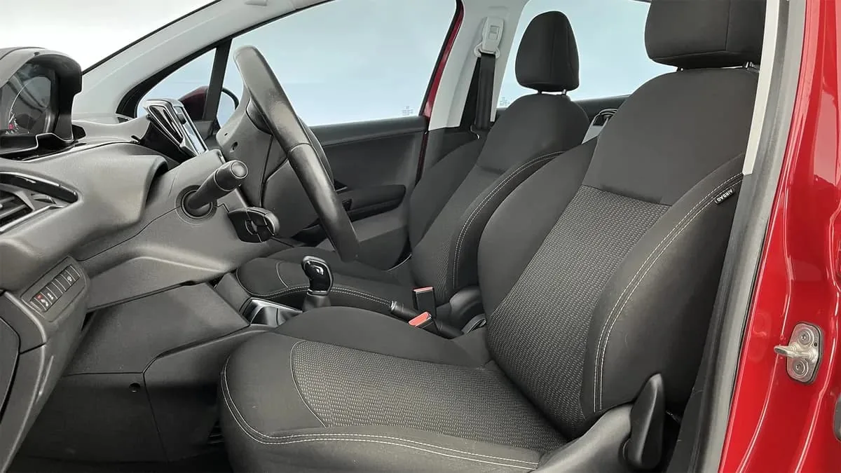 Hatchback Peugeot 208 2018 en Cartagena — foto 7