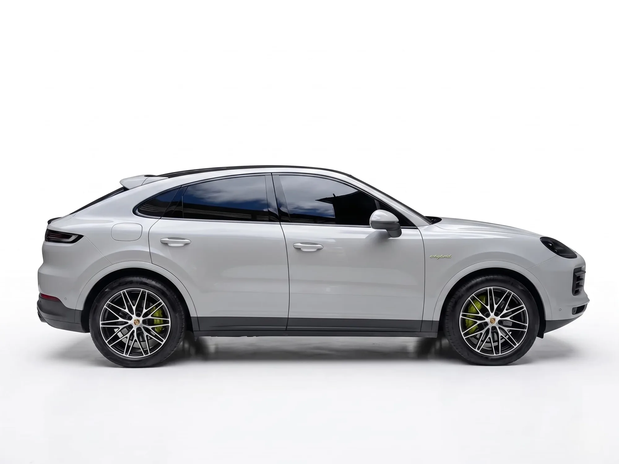 SUV Porsche Cayenne E-Hybrid 2025 en Bucaramanga — foto 3