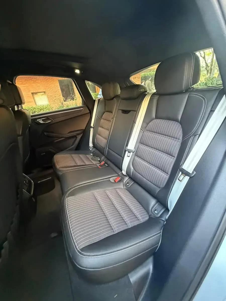 SUV Porsche Macan T 2025 en Medellín — foto 6